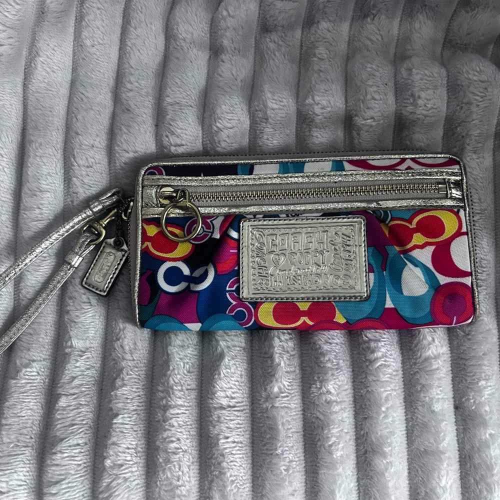 Vintage Coach Multicolor wallet/ wristlet with gold details wristlet